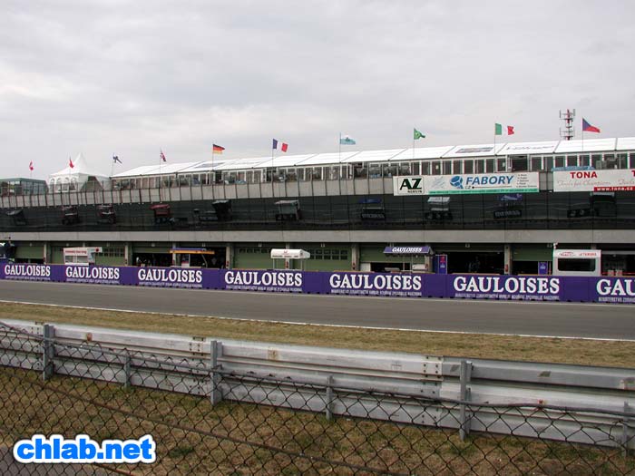 Boxengasse am Masaryk-Circuit
