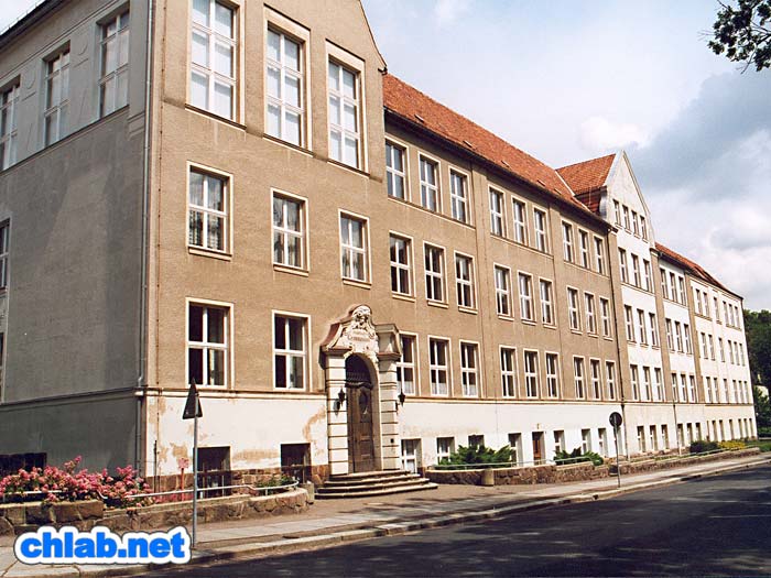 Gymnasium "Vieler Mdels Grab"
