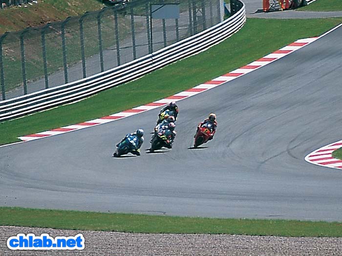 Rennen zur 125cc Klasse: Steve Jenker in der Mitte

