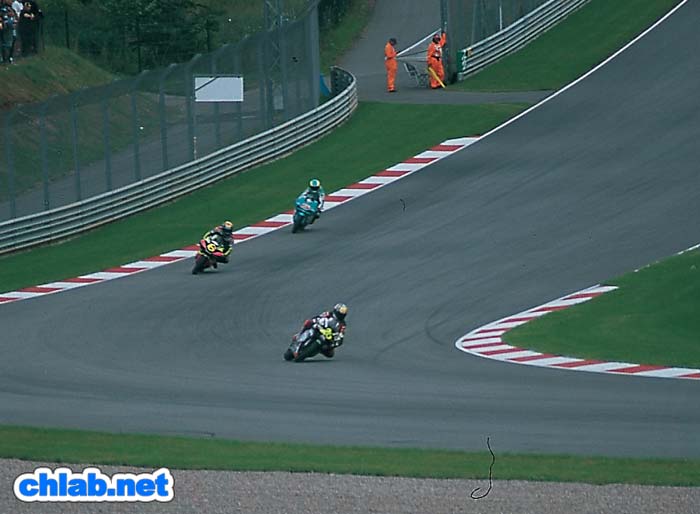 Rennen zur 250cc Klasse: Ralf Waldmann (26) vor Alex Debon (6), Shahrol Yuzy (18)
