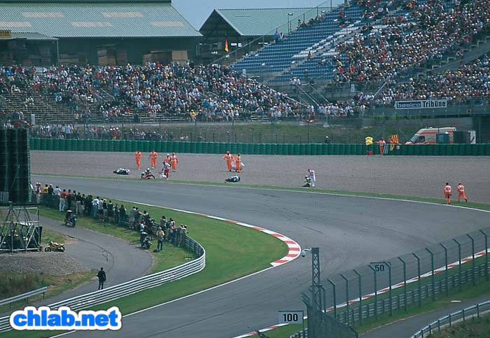 Sturz in der MotoGP-Klasse: Gibernau, Kato und Suzuki-Ersatzfahrer Kagayama
