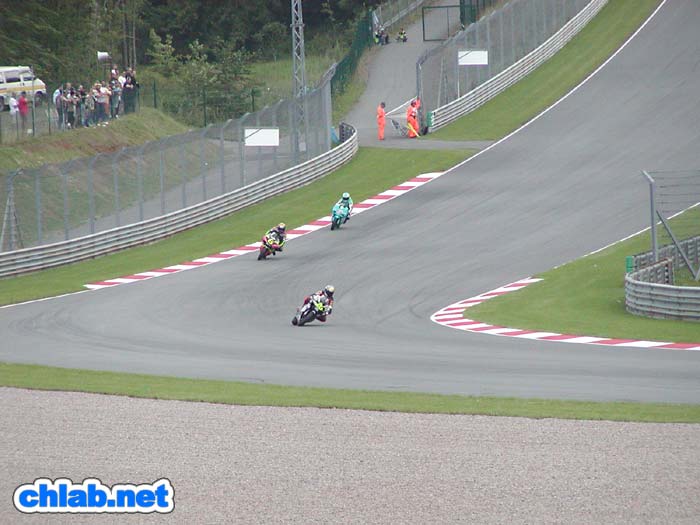 Rennen der 250er-Klasse: Ralf Waldmann (26), Alex Debon (6), Shahrol Yuzy (18)
