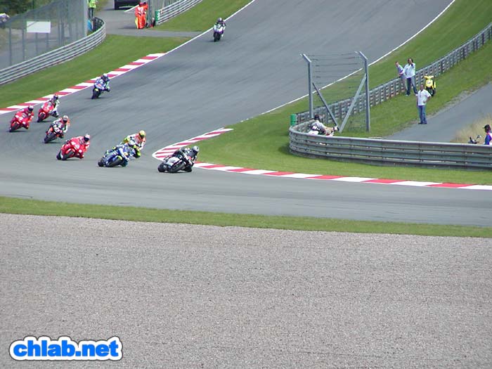 Rennen der MotoGP-Klasse: Alex Baros (4) fhrt, danach Oliver Jacque (19), Valentino Rossi (46), Max Biaggi (3)
