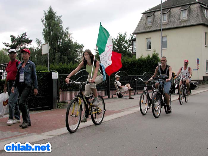 Per Fahrrad - aber einmal Vale siegen sehen...
