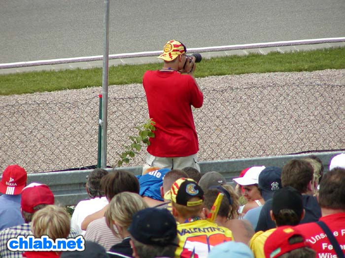 Einzig: Unser Photograph fr clab.net (nun im Ducatirot)
